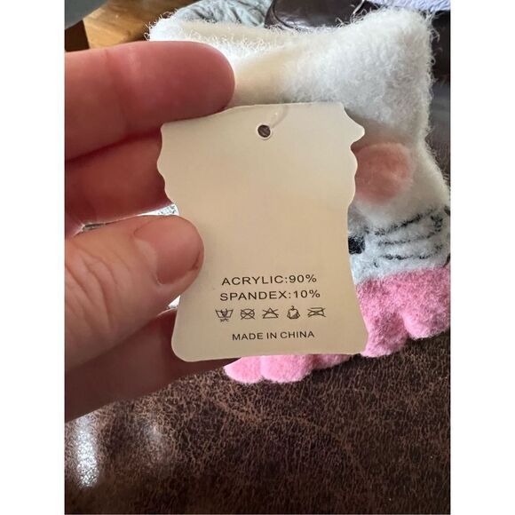 Hello Kitty Kids Plush Gloves - Picture 4 of 6